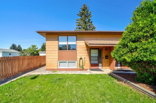 1320 13 Street NORTH Lethbridge, AB T1H 2T9