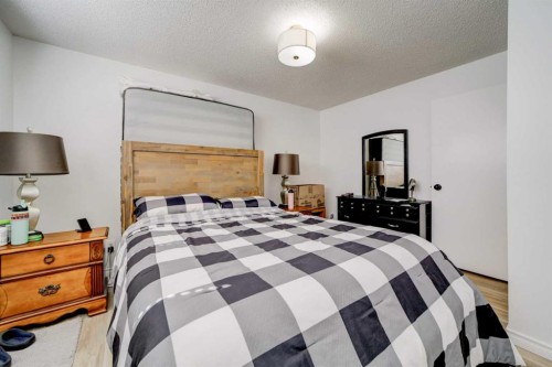 1320 13 Street North, Lethbridge, AB 