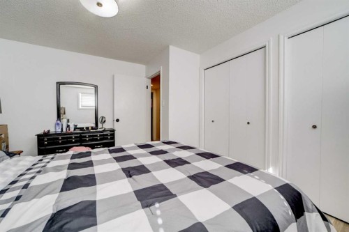 1320 13 Street North, Lethbridge, AB 