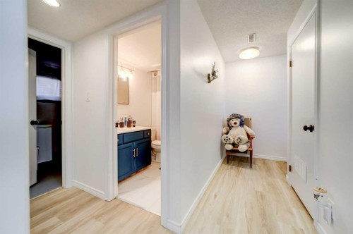 1320 13 Street North, Lethbridge, AB 