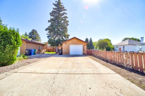 1320 13 Street North, Lethbridge, AB 