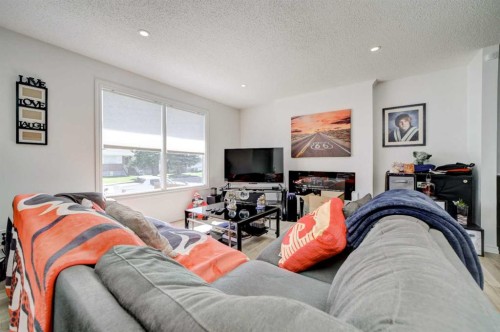 1320 13 Street North, Lethbridge, AB 
