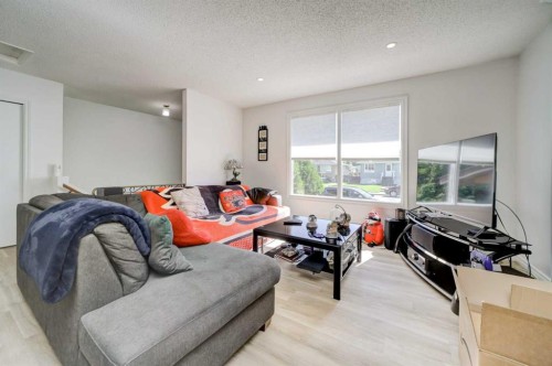 1320 13 Street North, Lethbridge, AB 