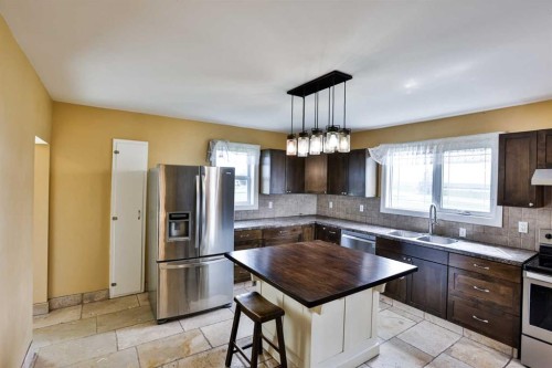 12 Aspen Arbor, Raymond, AB 
