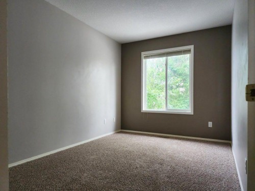 67 Blackfoot Boulevard West, Lethbridge, AB 