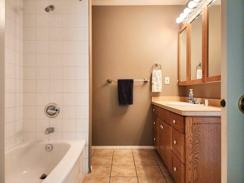 67 Blackfoot Boulevard West, Lethbridge, AB 