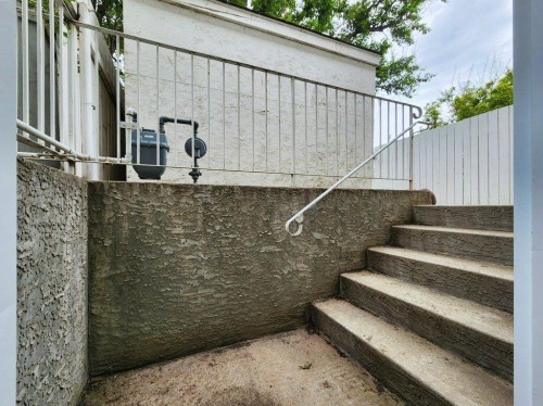 67 Blackfoot Boulevard West, Lethbridge, AB 