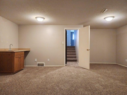 67 Blackfoot Boulevard West, Lethbridge, AB 