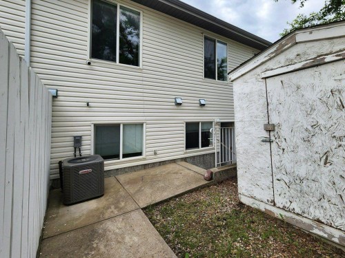 67 Blackfoot Boulevard West, Lethbridge, AB 