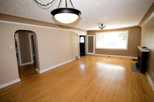 819 9 Avenue South, Lethbridge, AB 