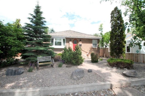 819 9 Avenue South, Lethbridge, AB 
