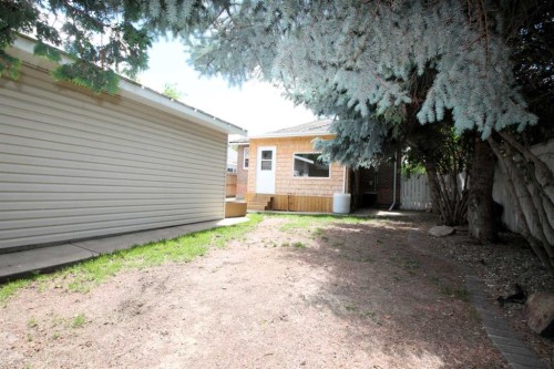 819 9 Avenue South, Lethbridge, AB 
