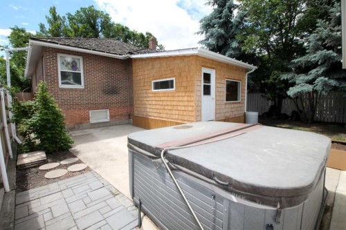 819 9 Avenue South, Lethbridge, AB 