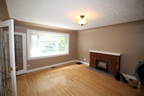 819 9 Avenue South, Lethbridge, AB 