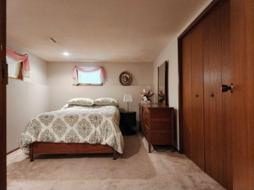 1818 Lakeside Road South, Lethbridge, AB 