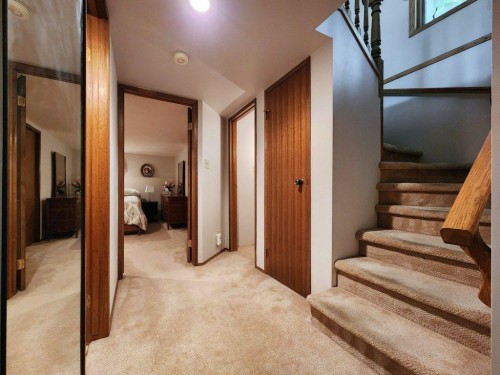 1818 Lakeside Road South, Lethbridge, AB 