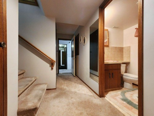 1818 Lakeside Road South, Lethbridge, AB 