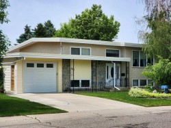 1818 Lakeside Road SOUTHLethbridge, AB T1K 3P6