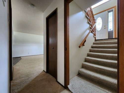 1818 Lakeside Road South, Lethbridge, AB 