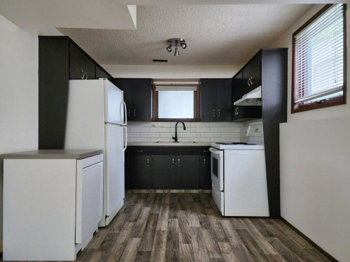 1818 Lakeside Road South, Lethbridge, AB 