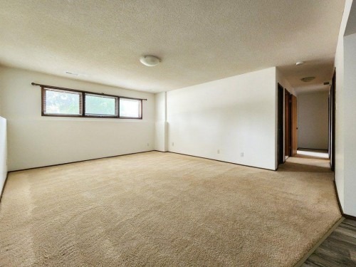 1818 Lakeside Road South, Lethbridge, AB 