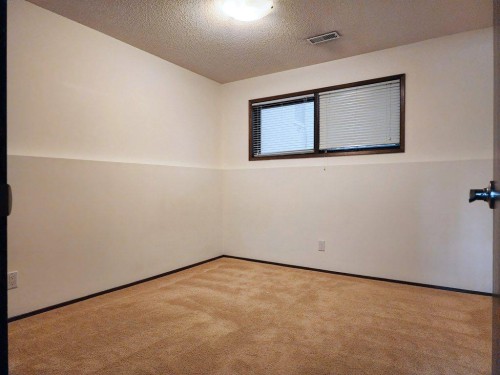 1818 Lakeside Road South, Lethbridge, AB 