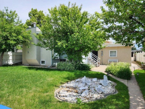 1818 Lakeside Road South, Lethbridge, AB 