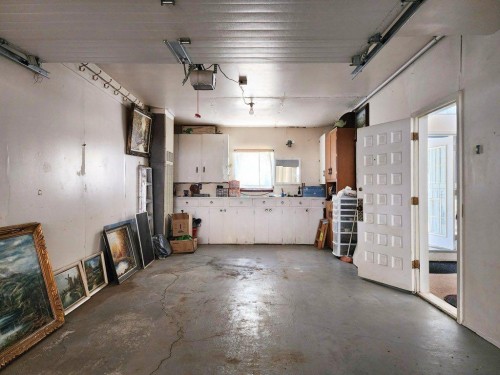 1818 Lakeside Road South, Lethbridge, AB 