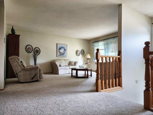 1818 Lakeside Road South, Lethbridge, AB 