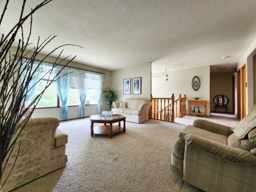 1818 Lakeside Road South, Lethbridge, AB 