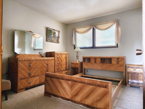 1818 Lakeside Road South, Lethbridge, AB 
