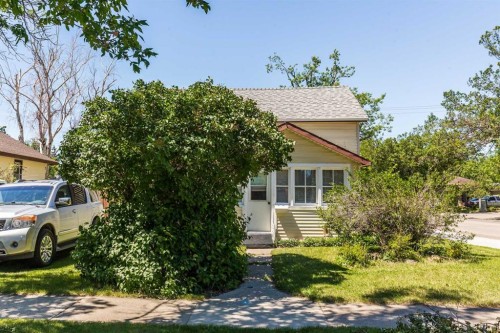 432 12A Street NORTH Lethbridge, AB T1H 2J6