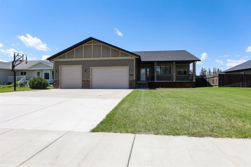 244 N 2 Street EAST Magrath, AB T0K 1J0