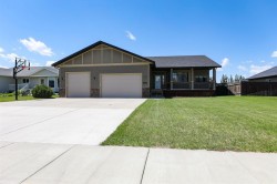 244 N 2 Street EASTMagrath, AB T0K 1J0
