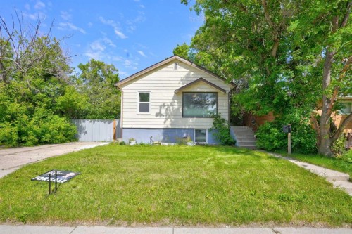 1409 13 Street NORTH Lethbridge, AB T1H 2T8