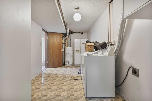 28 Cayuga Crescent West, Lethbridge, AB 