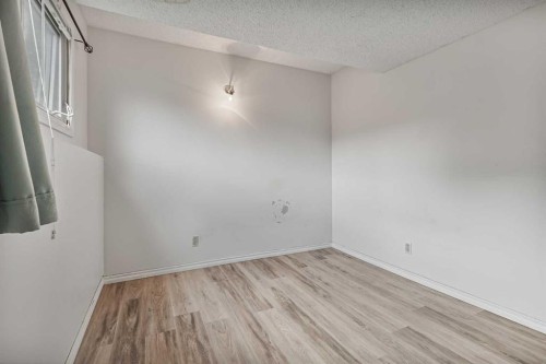 28 Cayuga Crescent West, Lethbridge, AB 