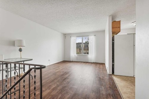 28 Cayuga Crescent West, Lethbridge, AB 