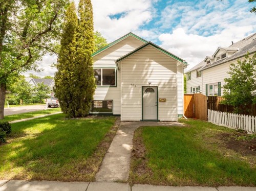 803 6 Street SOUTH Lethbridge, AB T1J 2E7