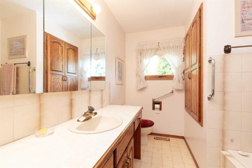 2209 8A Avenue South, Lethbridge, AB 