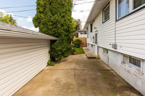 2209 8A Avenue South, Lethbridge, AB 