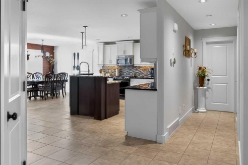556 Sixmile Crescent South, Lethbridge, AB 