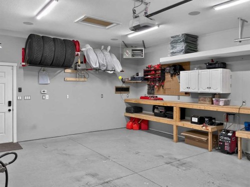 556 Sixmile Crescent South, Lethbridge, AB 