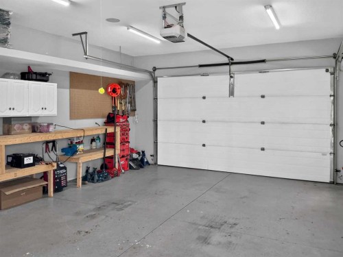 556 Sixmile Crescent South, Lethbridge, AB 