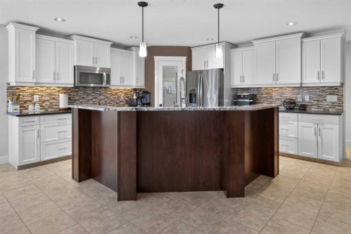 556 Sixmile Crescent South, Lethbridge, AB 