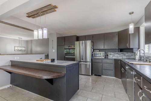 130 Chippewa Crescent West, Lethbridge, AB - Indoor Photo Showing Kitchen