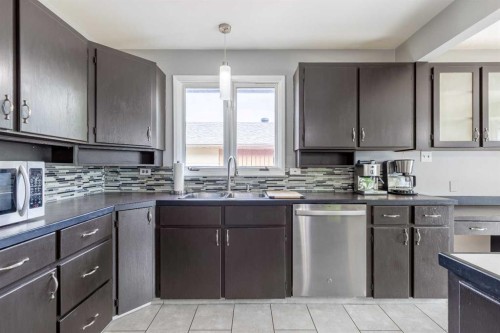 130 Chippewa Crescent West, Lethbridge, AB - Indoor Photo Showing Kitchen With Double Sink