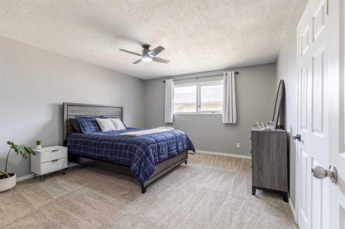 130 Chippewa Crescent West, Lethbridge, AB - Indoor Photo Showing Bedroom