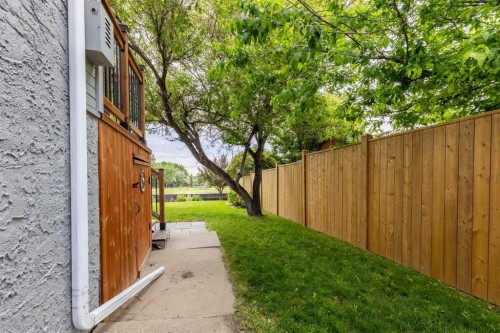 130 Chippewa Crescent West, Lethbridge, AB - Outdoor