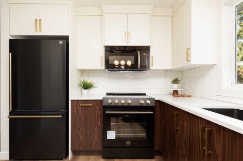 3618 Forestry Avenue South, Lethbridge, AB - Indoor Photo Showing Kitchen